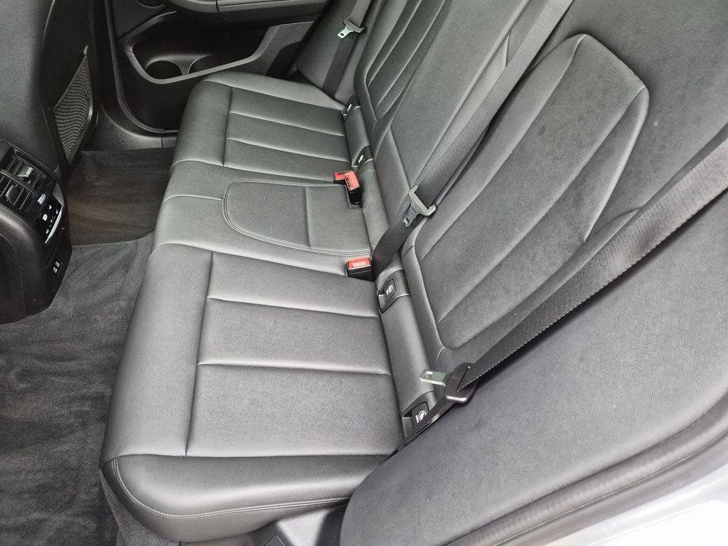 Used 2020 Silver BMW xDrive30i image 26