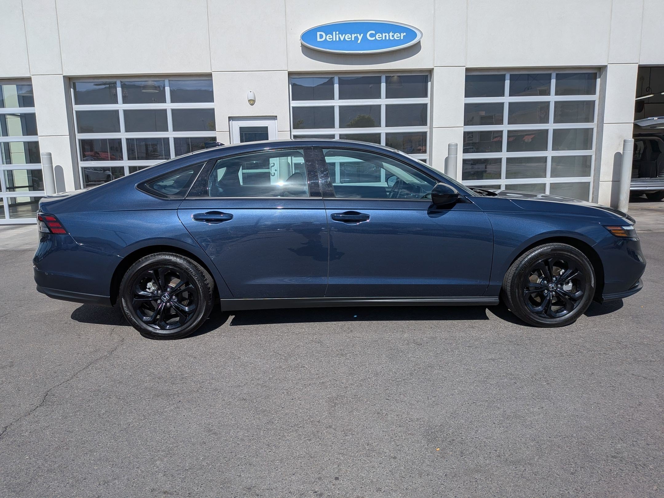 Used 2025 Blue Honda SE image 2