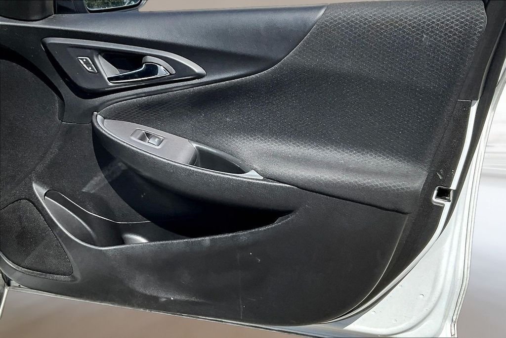 Used 2025 Summit White Chevrolet LT image 25