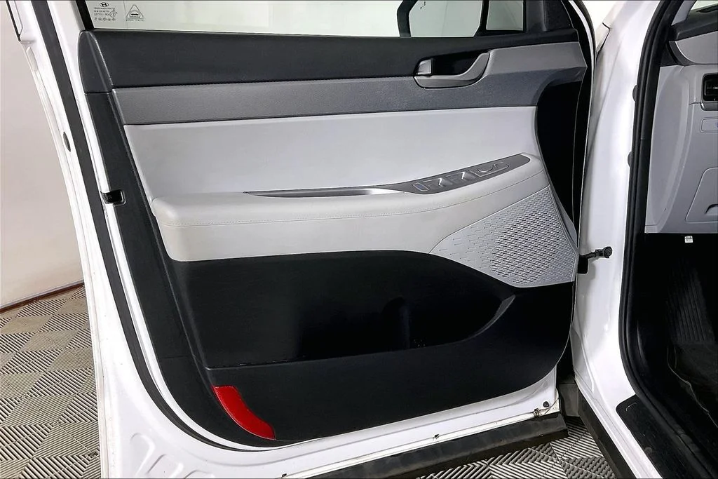 Used 2021 White Hyundai SEL image 22