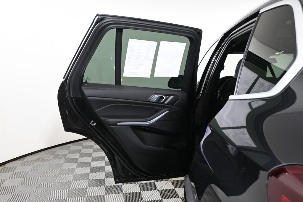 Used 2023 Black BMW xDrive40i image 31
