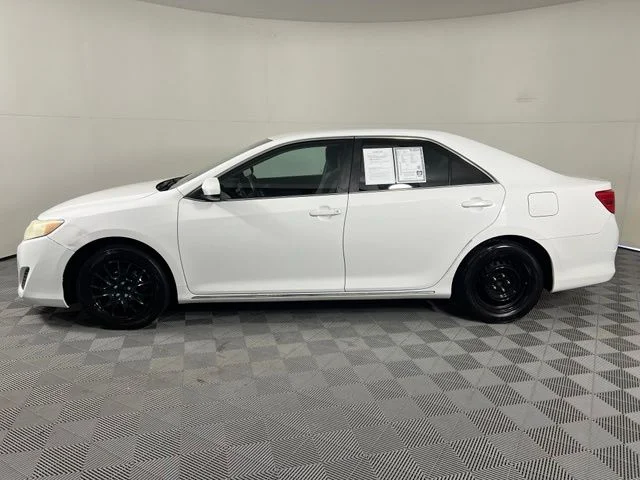 Used 2014 White Toyota LE image 4