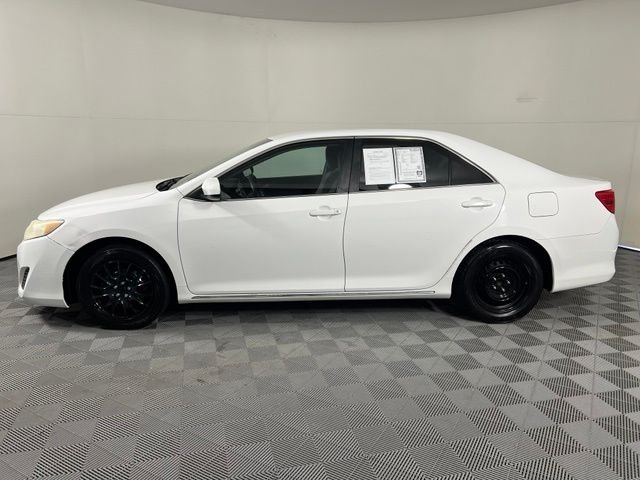 Used 2014 White Toyota LE image 4