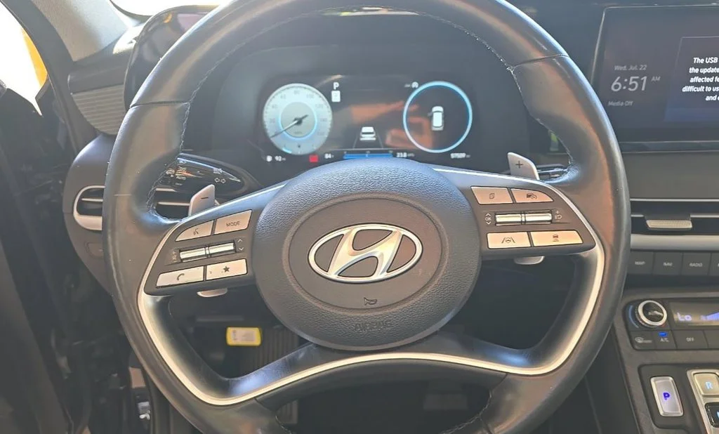 Used 2023 White Hyundai Limited image 5