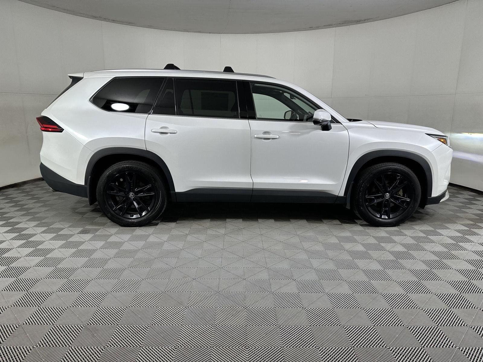 Used 2026 Wind Chill Pearl Toyota MAX Limited image 24