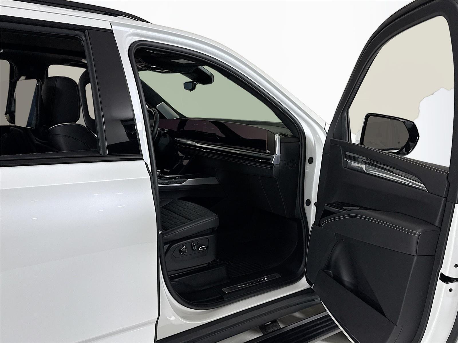 Used 2025 Crystal White Tricoat Cadillac AWD V-Series | Rear TVs | Super Cruise image 35