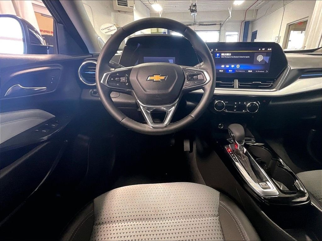 Used 2025 Black Chevrolet LT image 17