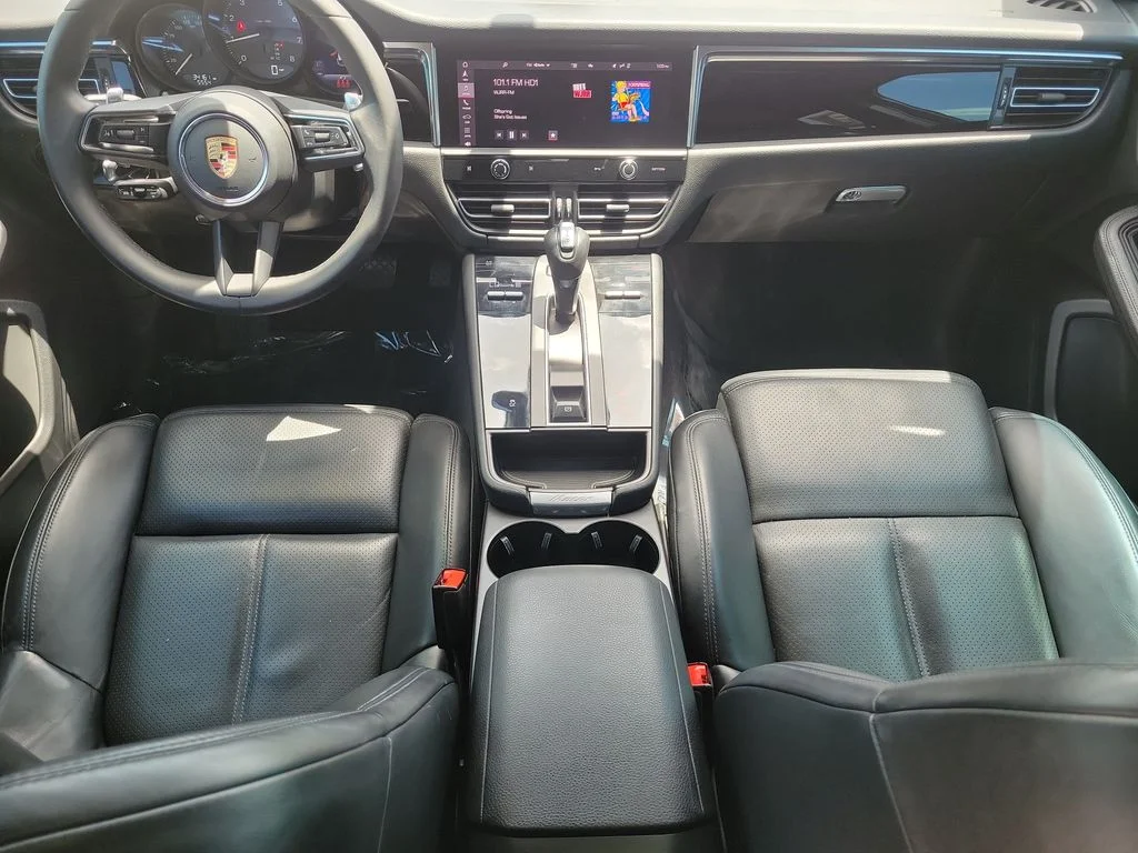 Used 2023 Chalk Porsche T image 9