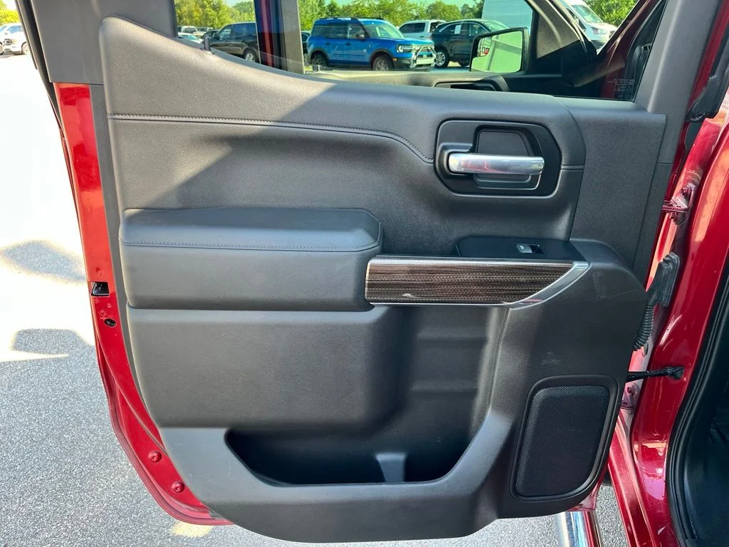 Used 2019 Red Chevrolet LT image 9
