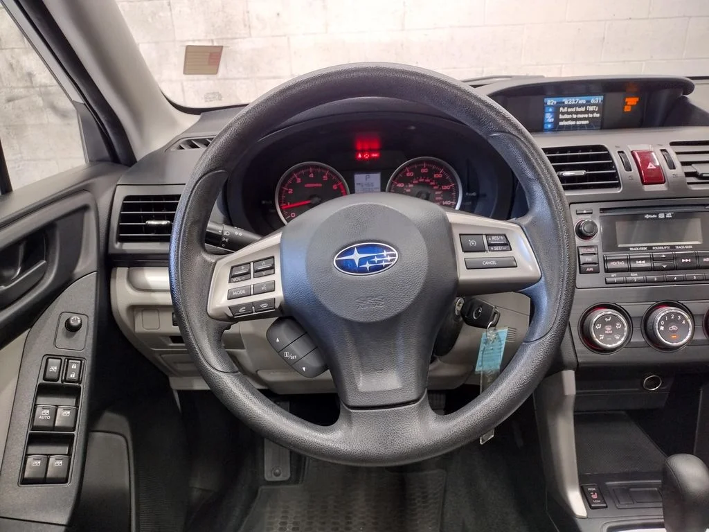 Used 2015 White Subaru 2.5i Premium image 32