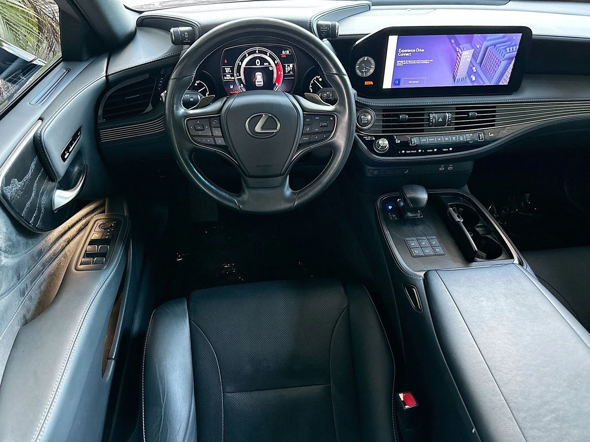 Used 2023 White Lexus 500 Base image 21