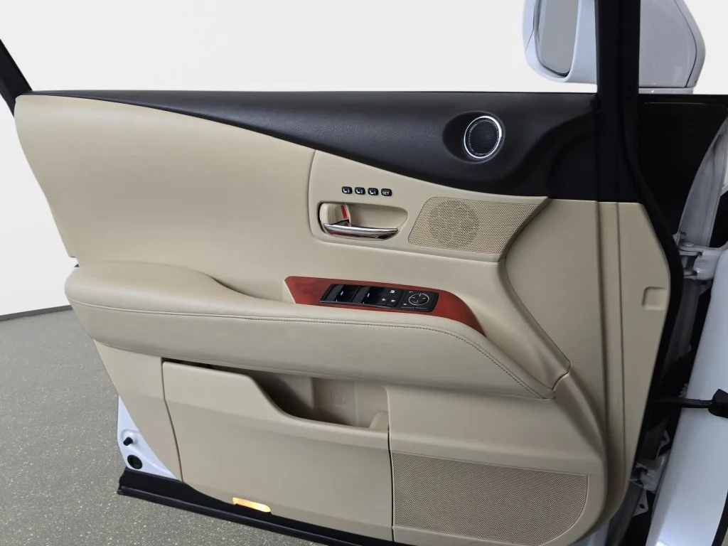 Used 2010 White Lexus 450h image 28
