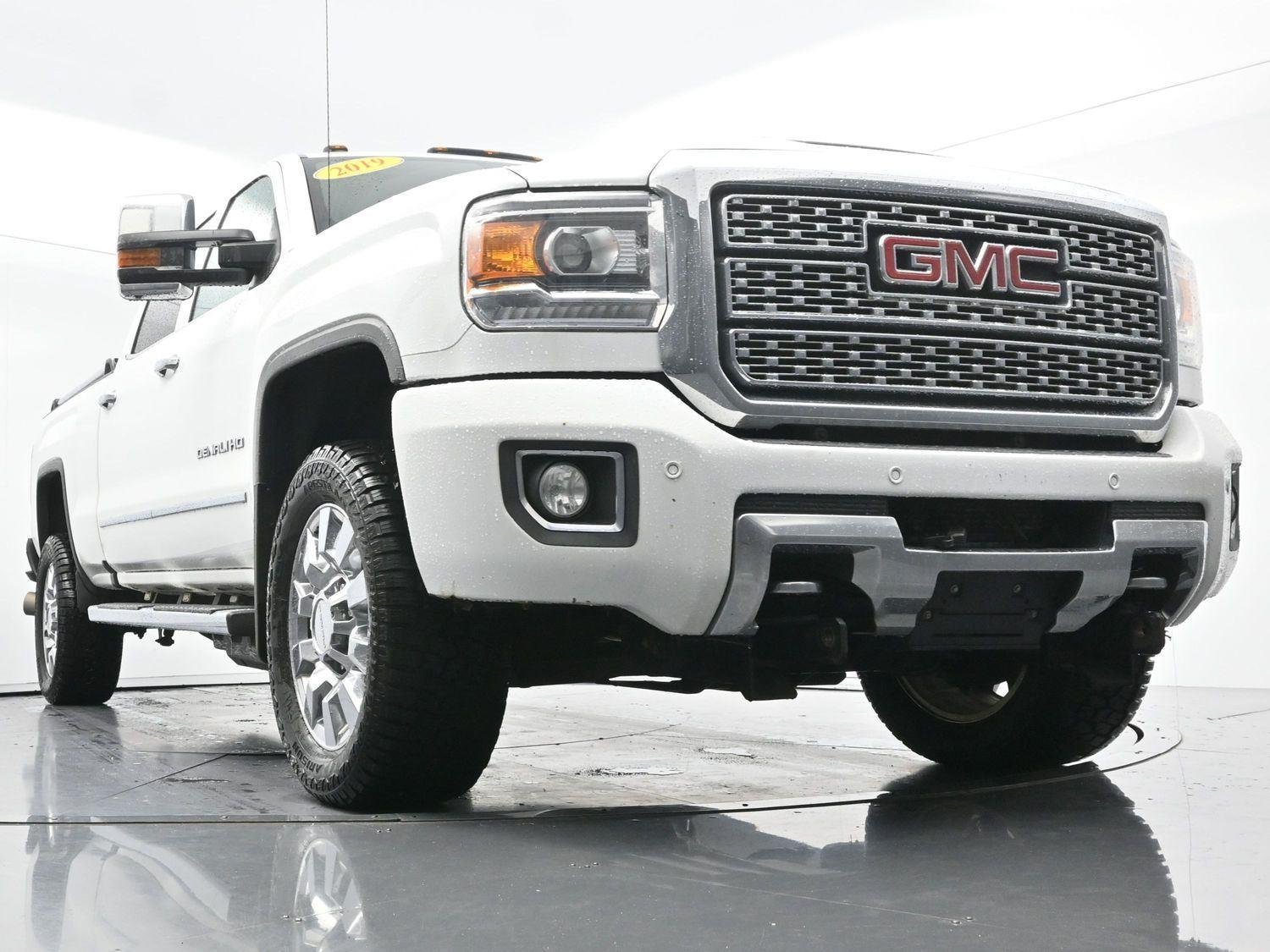Used 2019 Summit White GMC Denali image 44