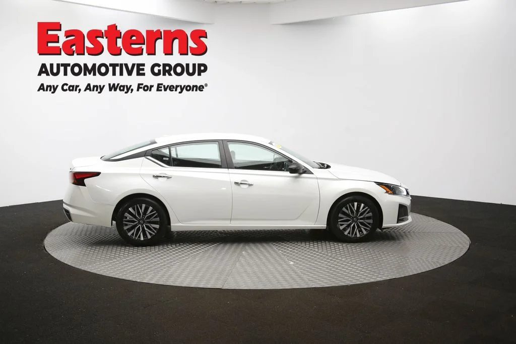 Used 2024 White Nissan 2.5 SV image 43