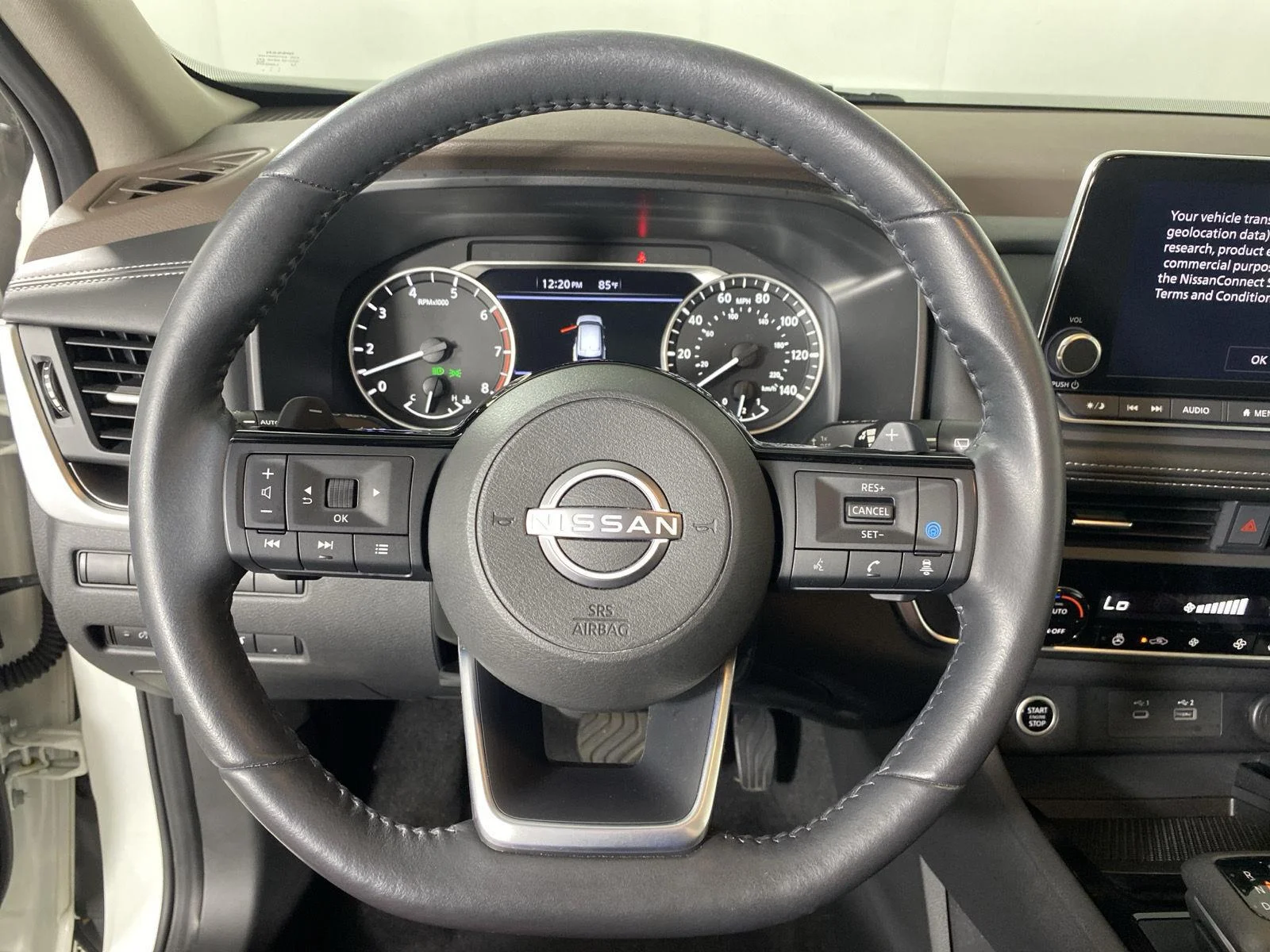 Used 2023 Pearl White Tricoat/Super Black Nissan SV image 15
