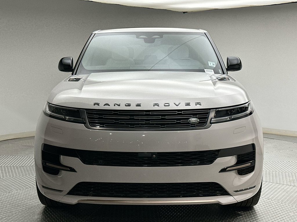 Used 2025  Land Rover Dynamic SE image 16