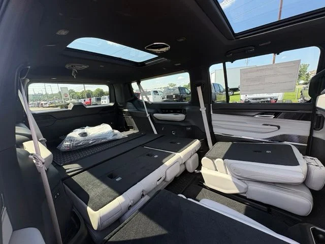 New 2026 Silver Zynith Jeep Summit Obsidian image 19