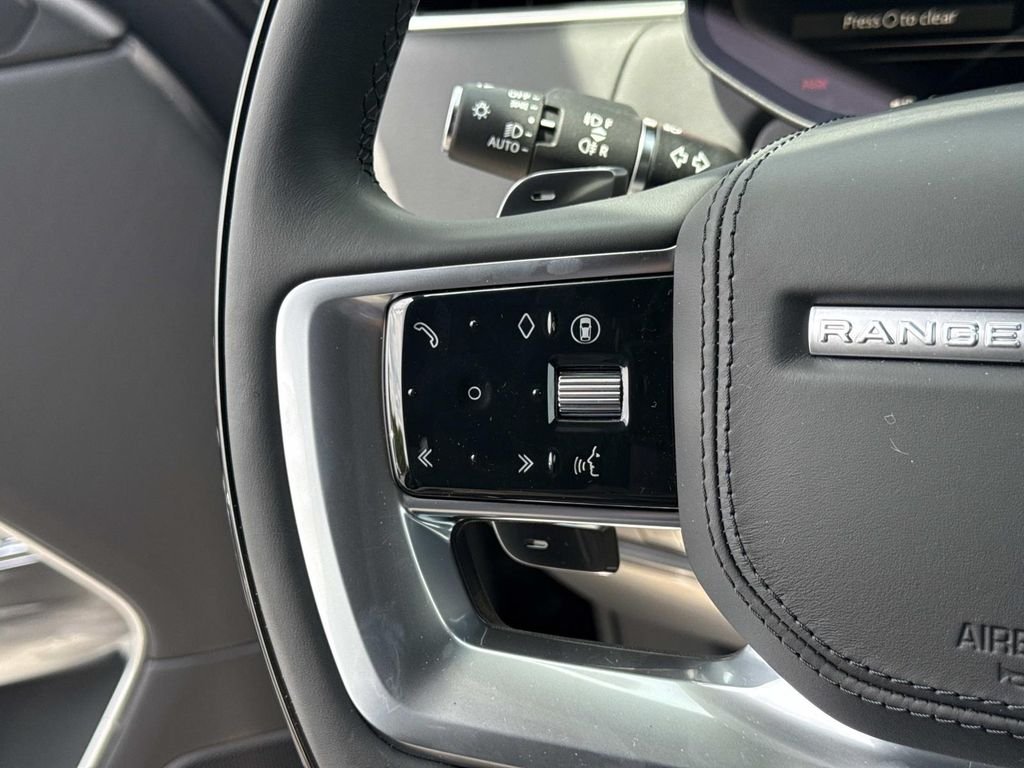 New 2026 Santorini Black Land Rover SE image 7