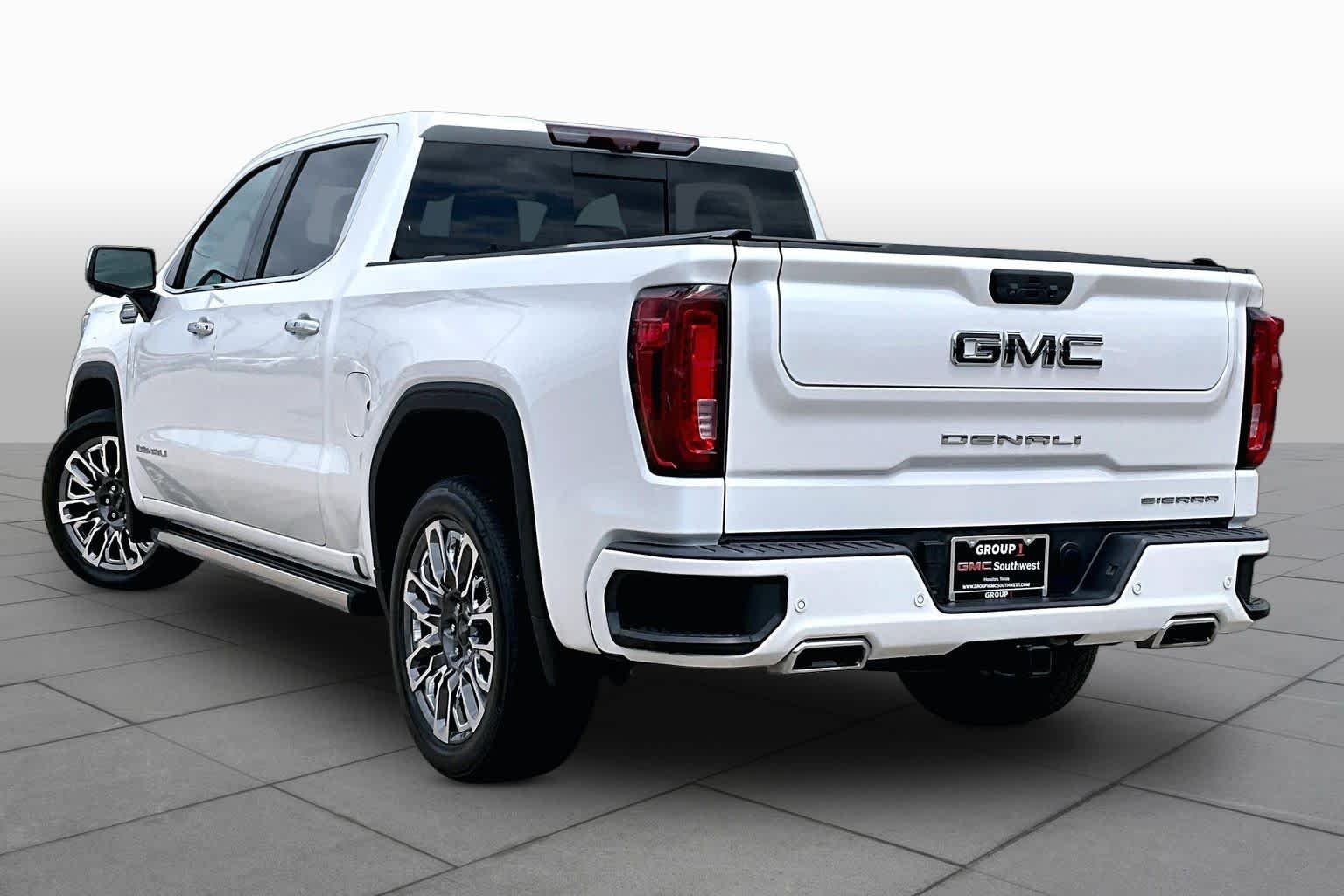 Used 2023 White Frost Tricoat GMC Denali Ultimate image 12