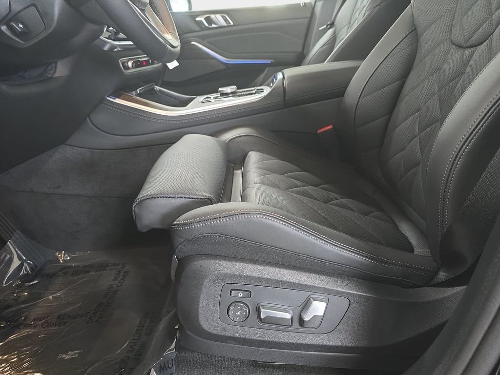 New 2026 Black Sapphire Metallic BMW xDrive50e image 14