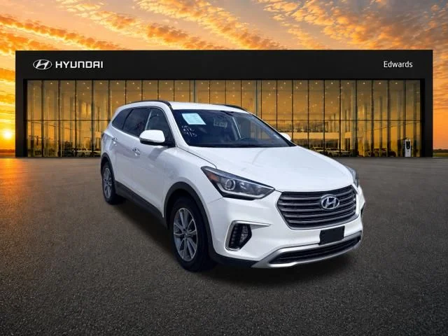 Used 2018 White Hyundai SE image 3