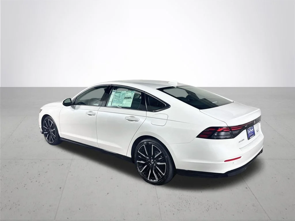 New 2026 Platinum White Pearl Honda Touring image 8