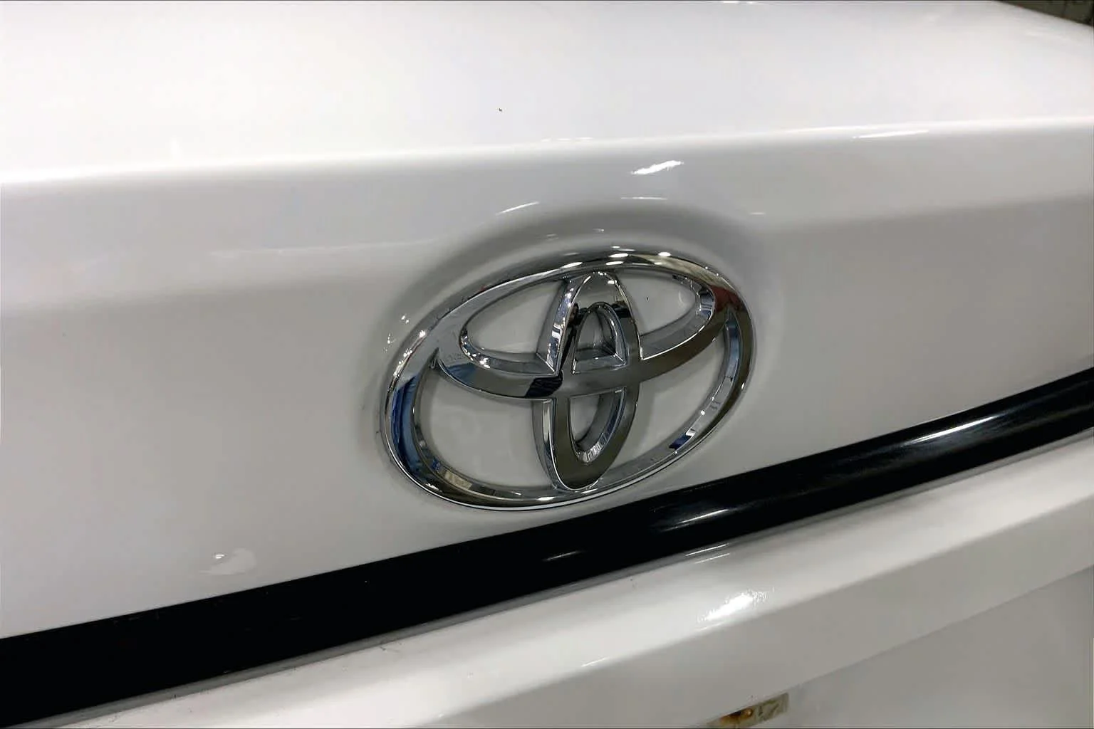 Used 2024 Ice Cap Toyota LE image 31