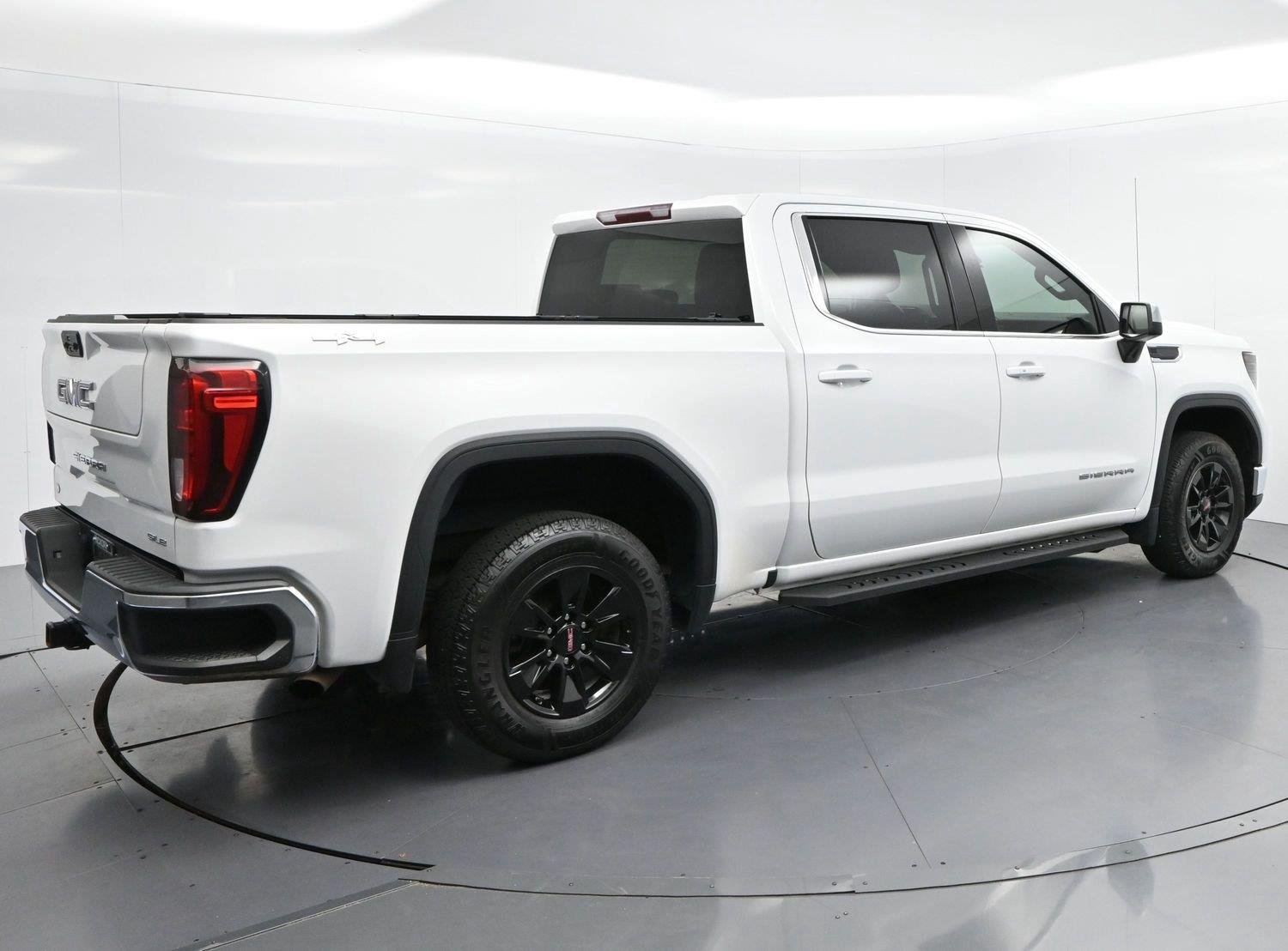 Used 2024 Summit White GMC SLE image 7