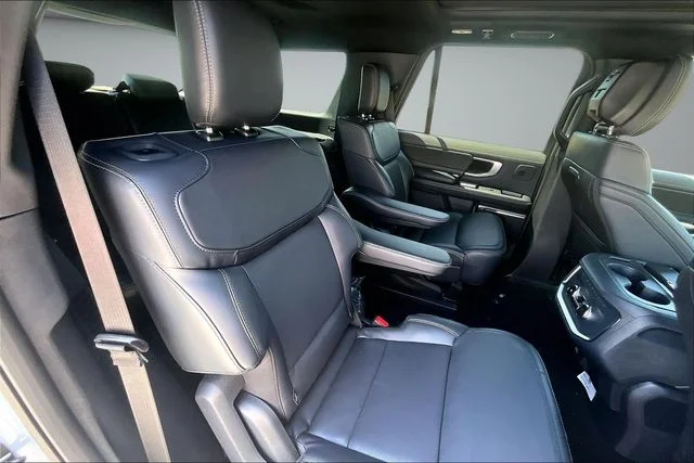 New 2027 Glacier Gray Metallic Tri-Coat Ford Platinum image 10