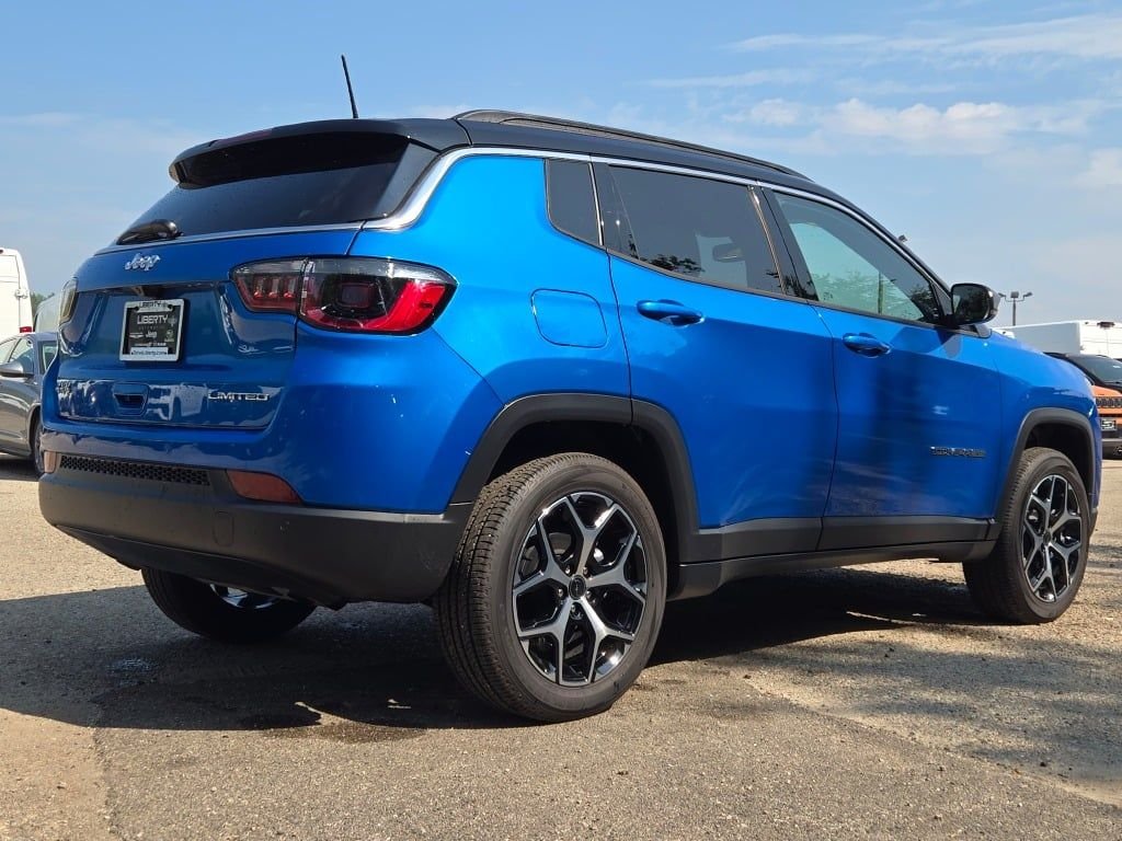 New 2026 Hydro Blue Pearl-Coat Exterior Paint Jeep Limited image 13