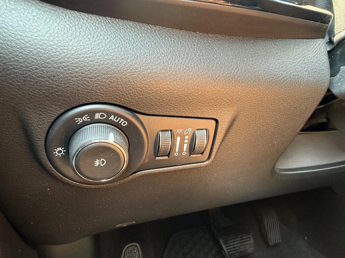 Used 2025 Black Jeep High Altitude image 28