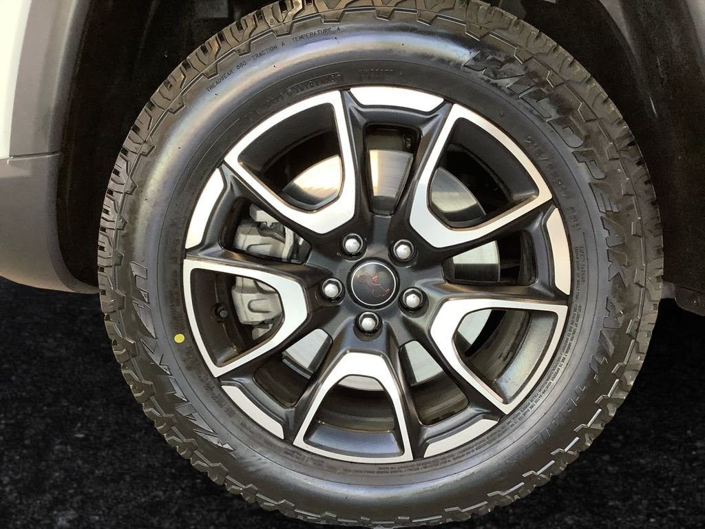 Used 2025 White Jeep Trailhawk image 27
