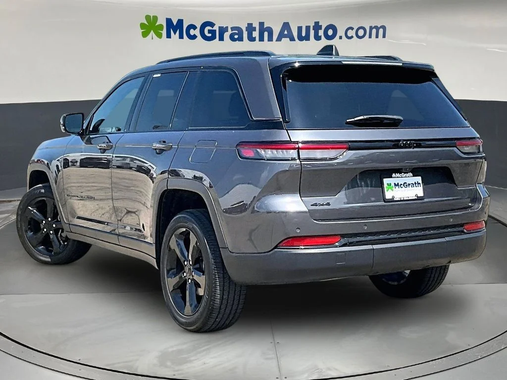 Used 2023 Gray Jeep Altitude X image 5