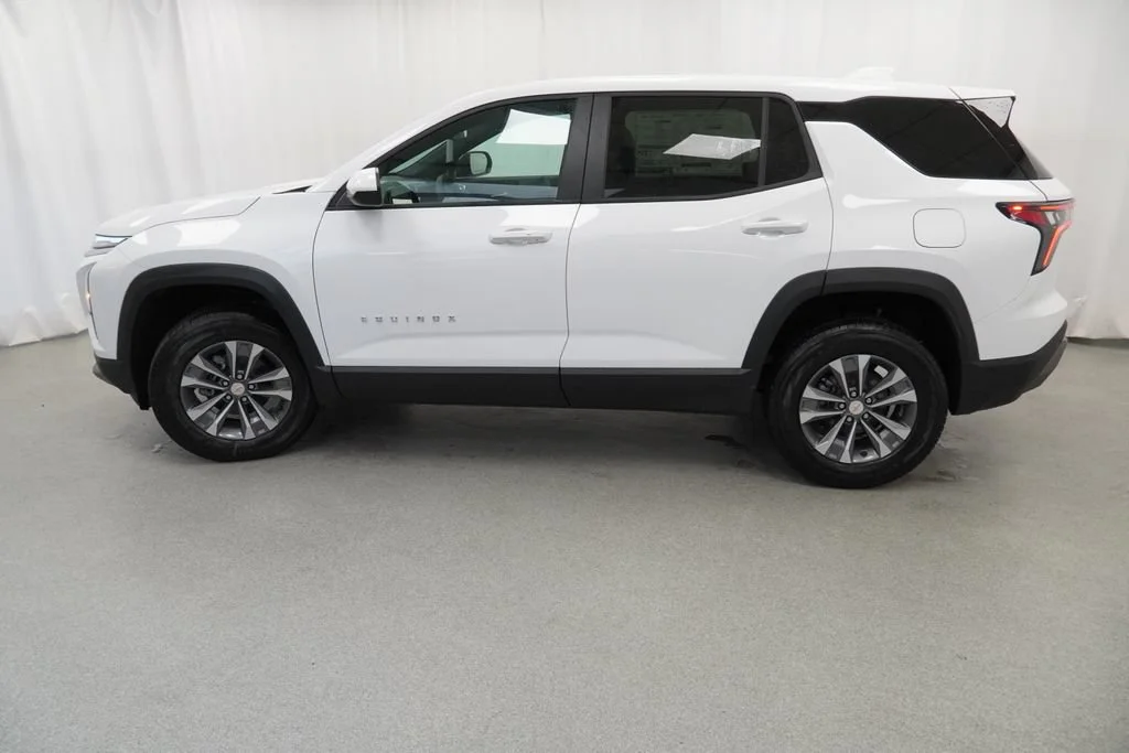 New 2026 Summit White Chevrolet LT image 37
