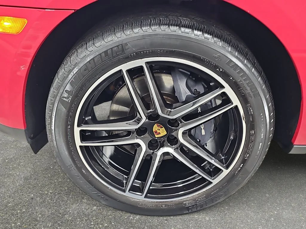 Used 2021  Porsche Base image 34