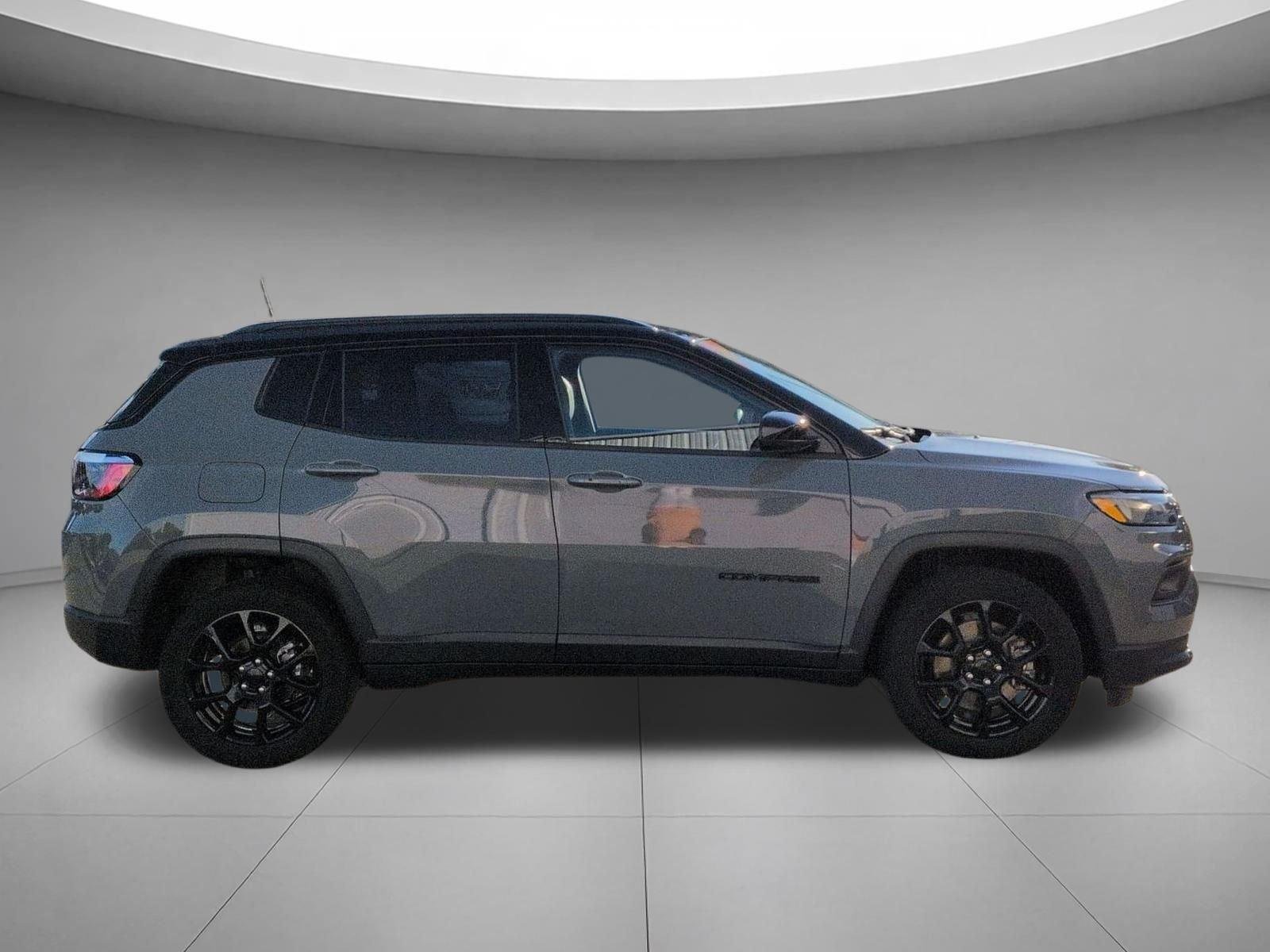 Used 2024 Baltic Gray Metallic Clearcoat Jeep Latitude image 6