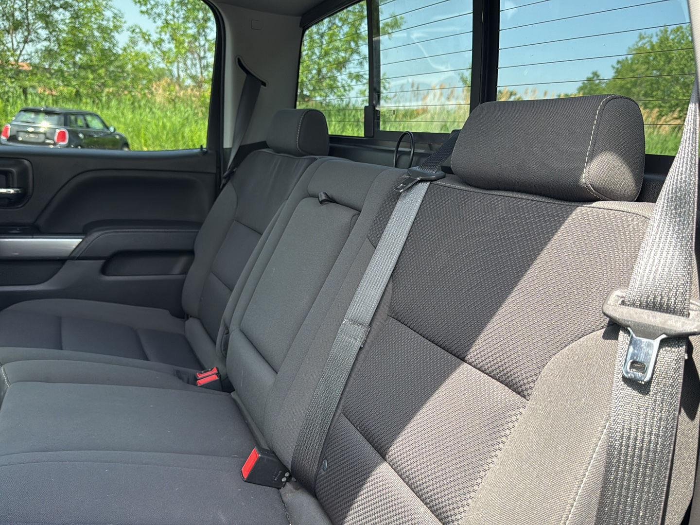 Used 2018 Graphite Metallic Chevrolet LT image 9