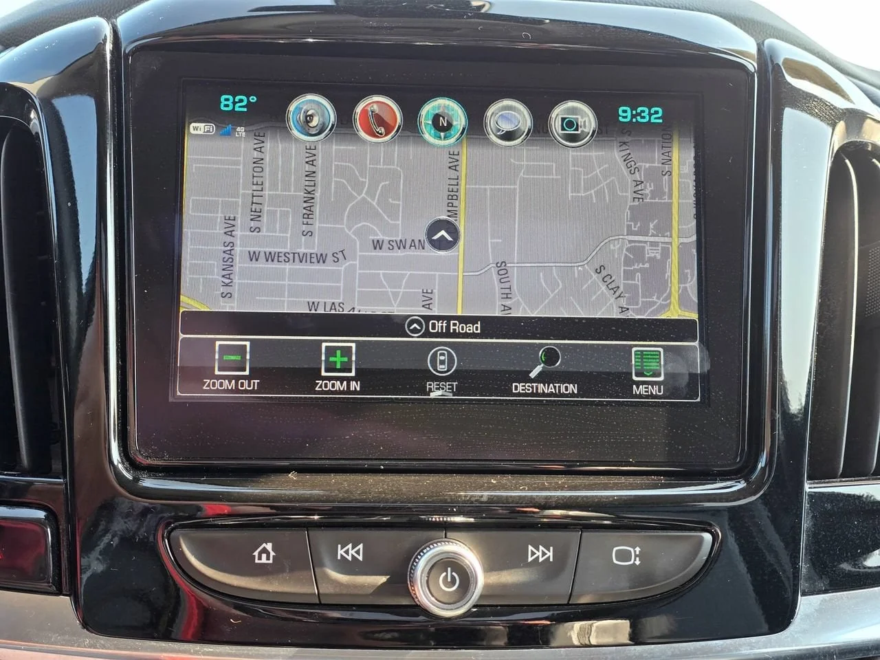 Used 2018 Summit White Chevrolet Premier image 17