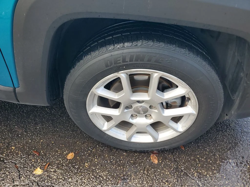 Used 2020 Blue Jeep Latitude image 10