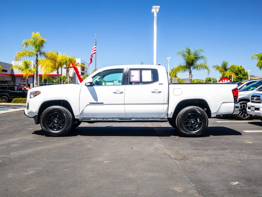 Used 2019 White Toyota SR5 image 4