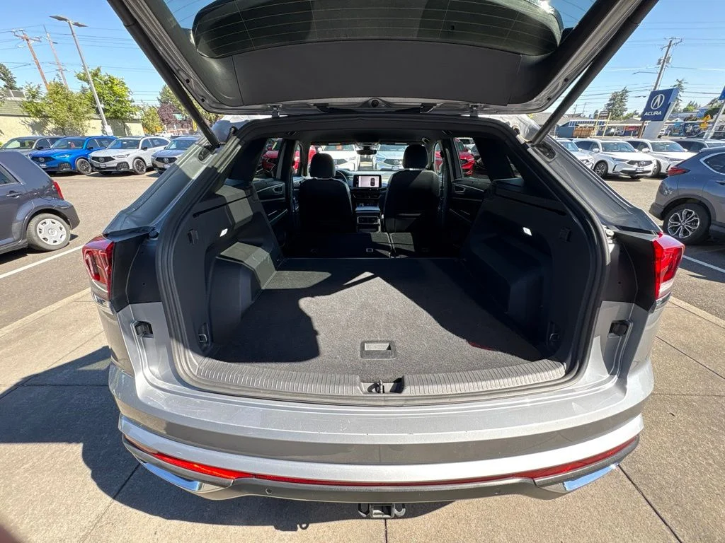 Used 2024  Volkswagen 2.0T SE w/Technology image 31