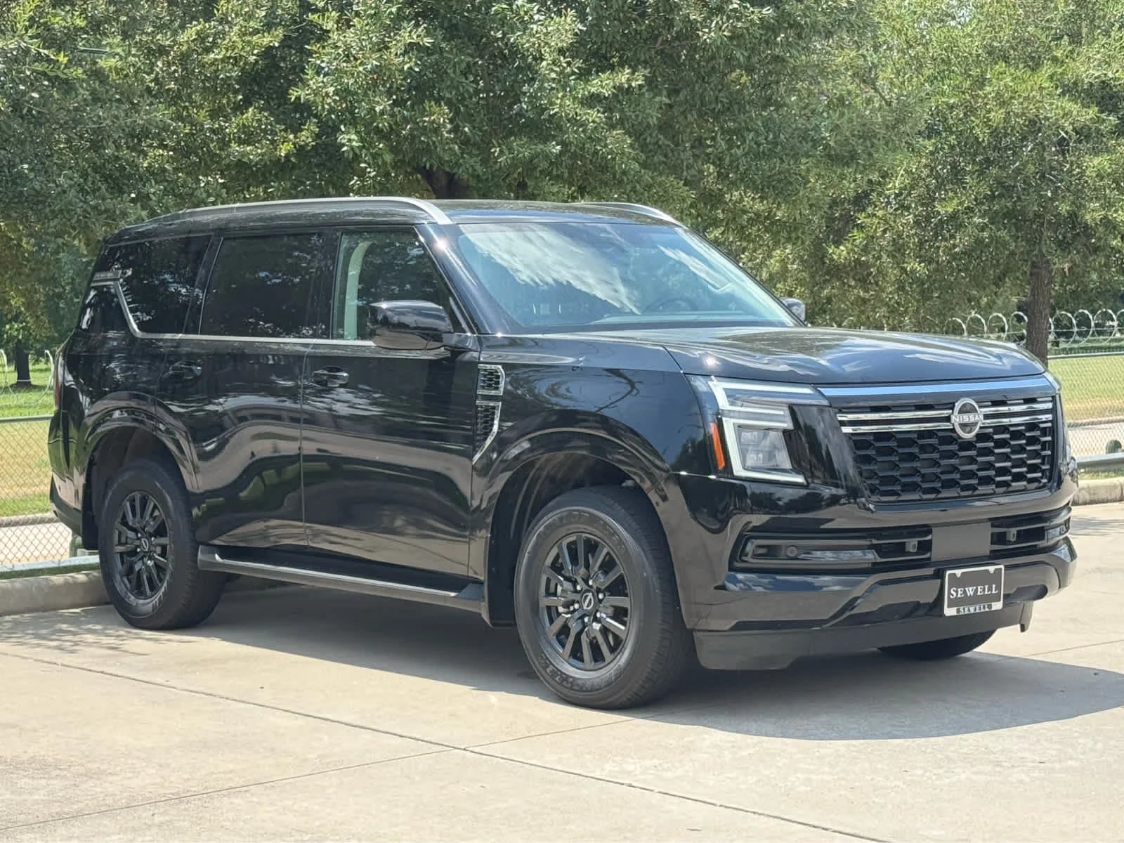 Used 2025 Super Black Nissan SV image 4