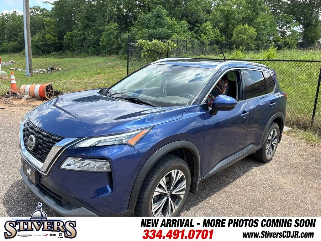 Used 2021 Blue Nissan SV image 3