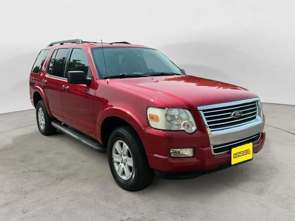 Used 2010 Red Ford XLT image 3