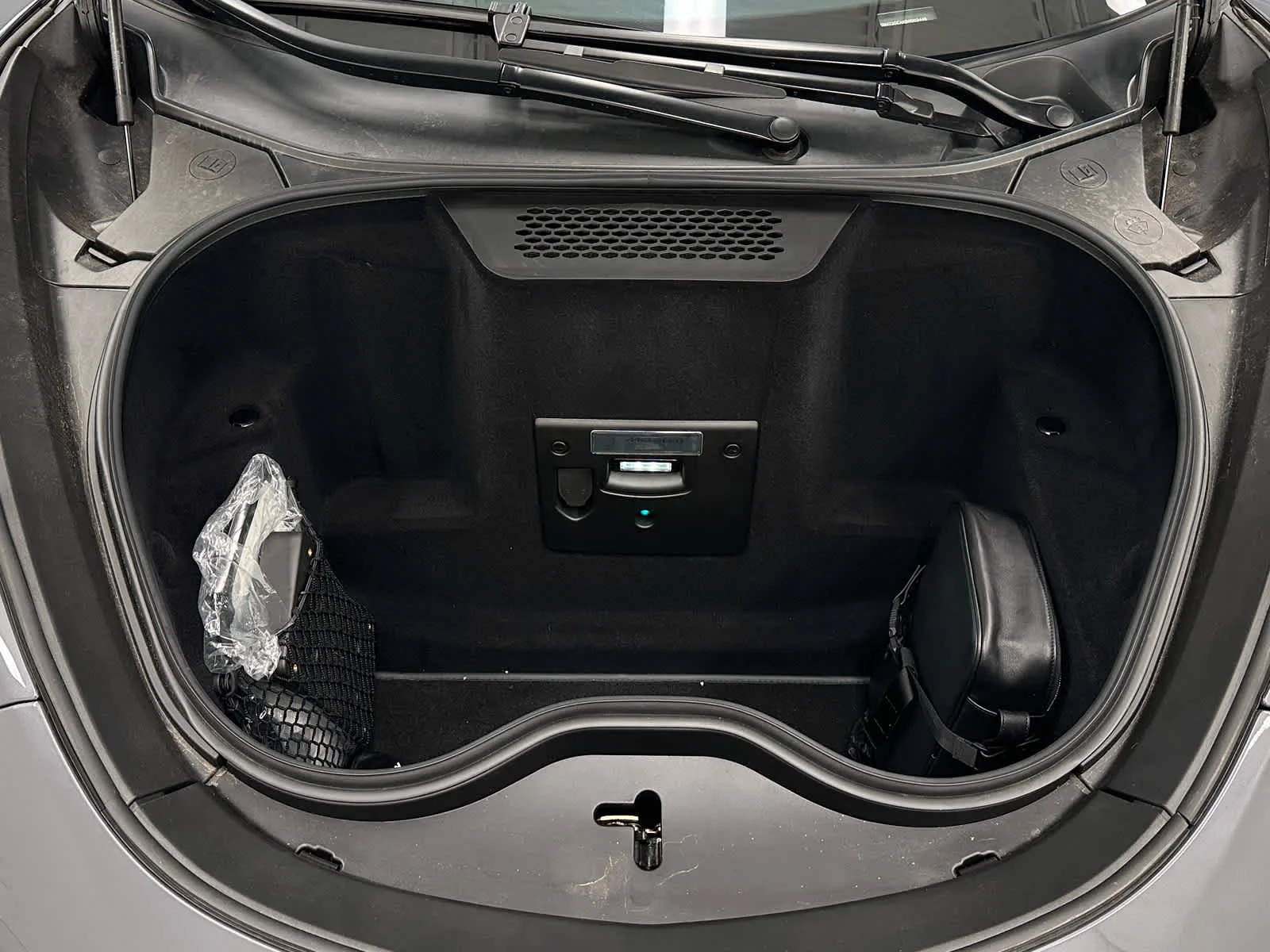 Used 2025 Anthracite McLaren  image 31