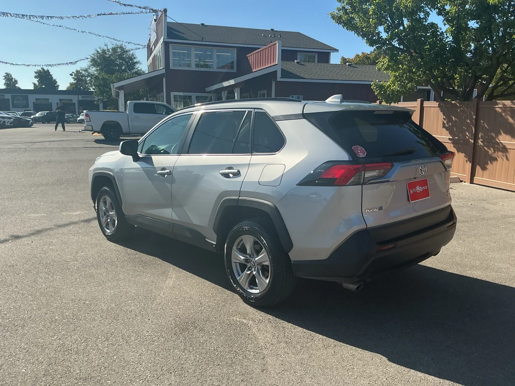 Used 2025 SILVER SKY METALLIC Toyota XLE image 8