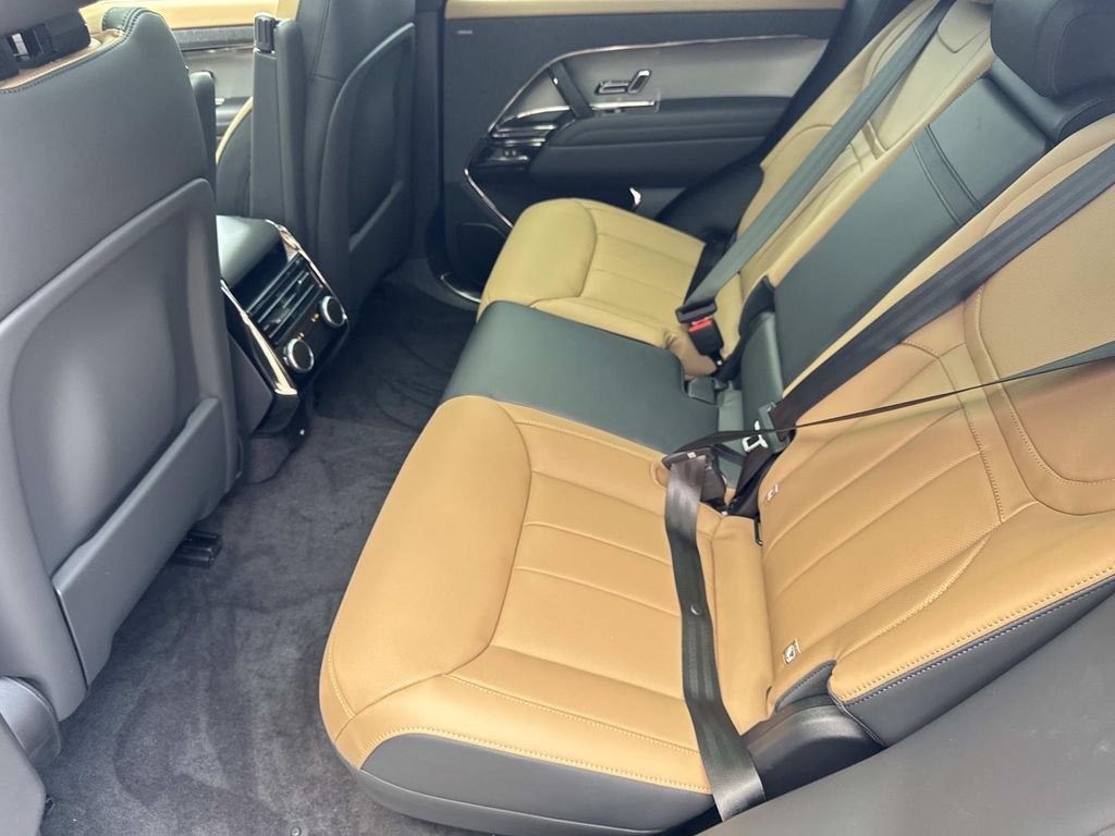 New 2026 Fuji White Land Rover Dynamic SE image 16