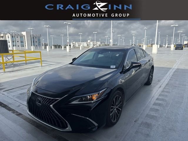 2024 Lexus ES 300h 300h's photo