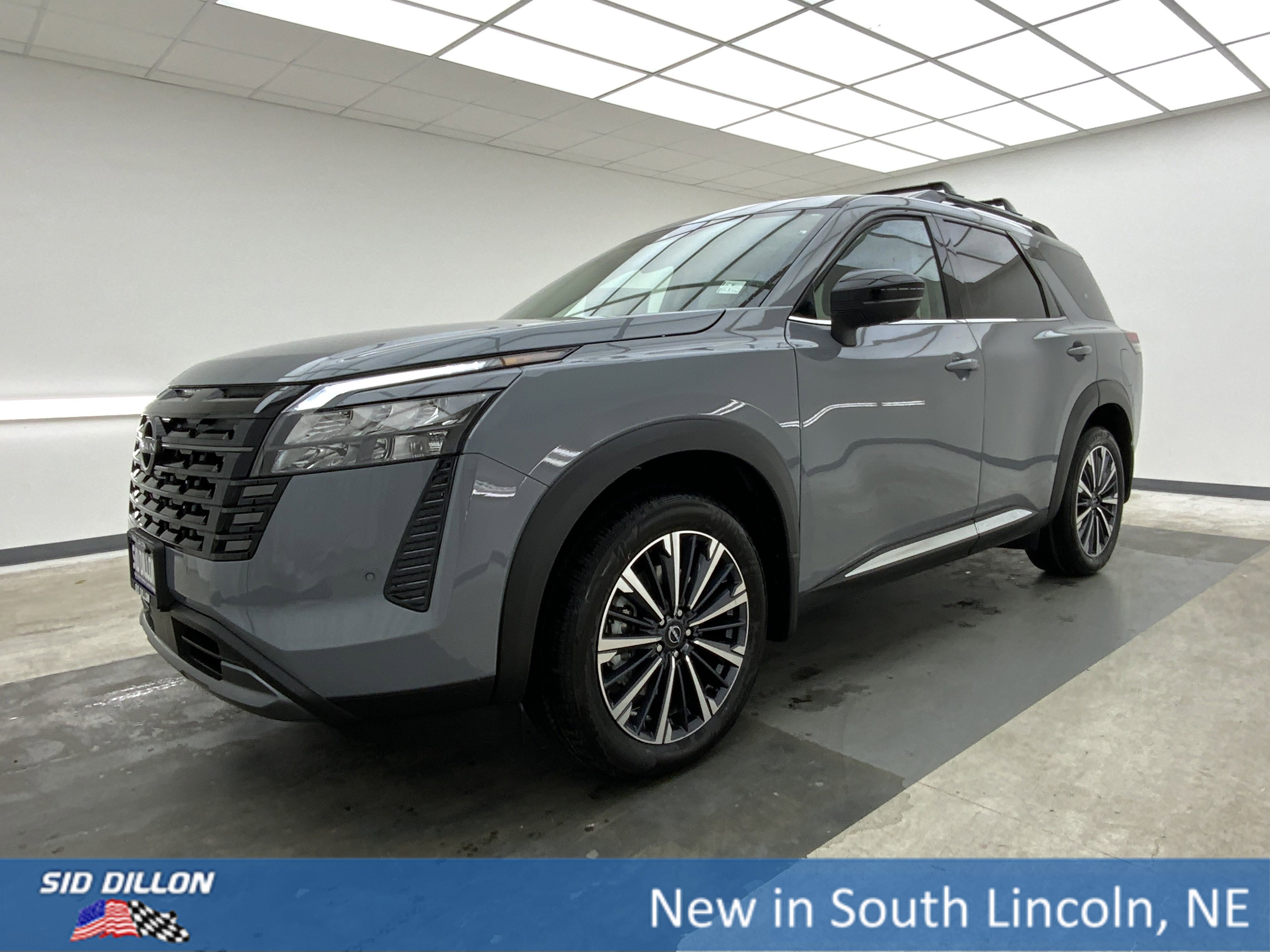 2026 Nissan Pathfinder Platinum 4WD's photo