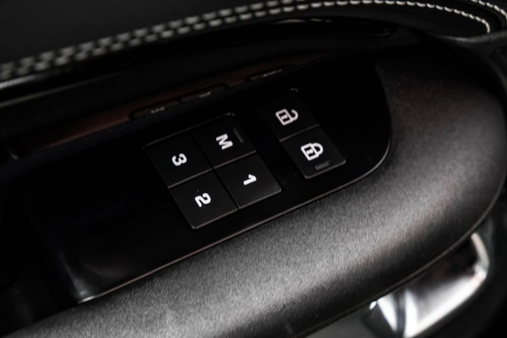 Used 2022 Black Land Rover HSE R-Dynamic image 47